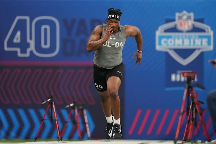 Oregon Ducks defensive lineman Brandon Dorlus runs the 40-yard dash at the 2024 NFL Combine in Indianapolis.
